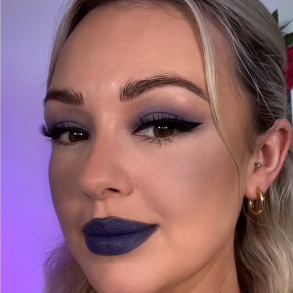 π MATTE ROYAL a MAC MATTE LIPSTICK. RETAIL $25. (RARE FIND) - Picture 7 of 15